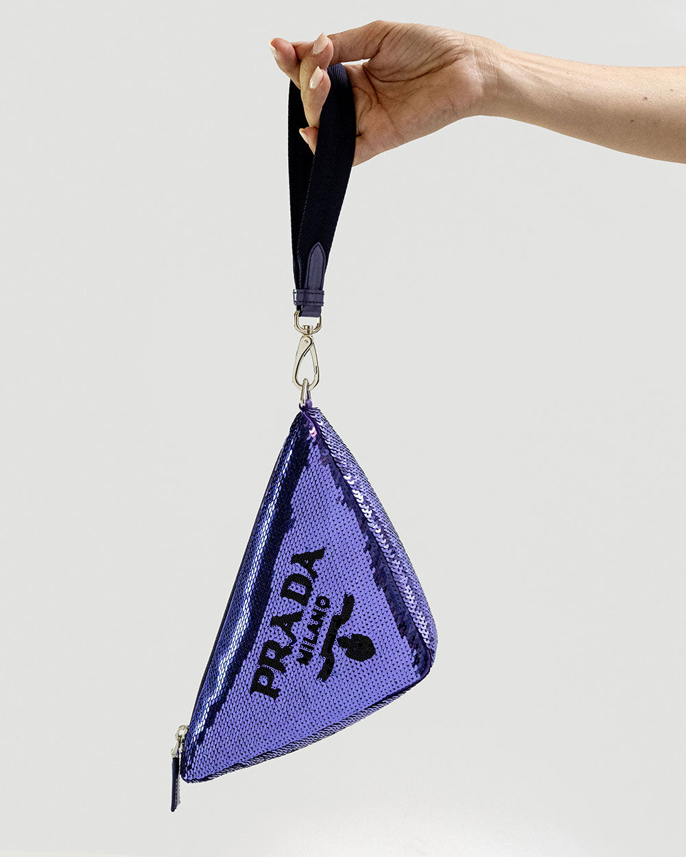 Borsa triangolo Prada con paillettes