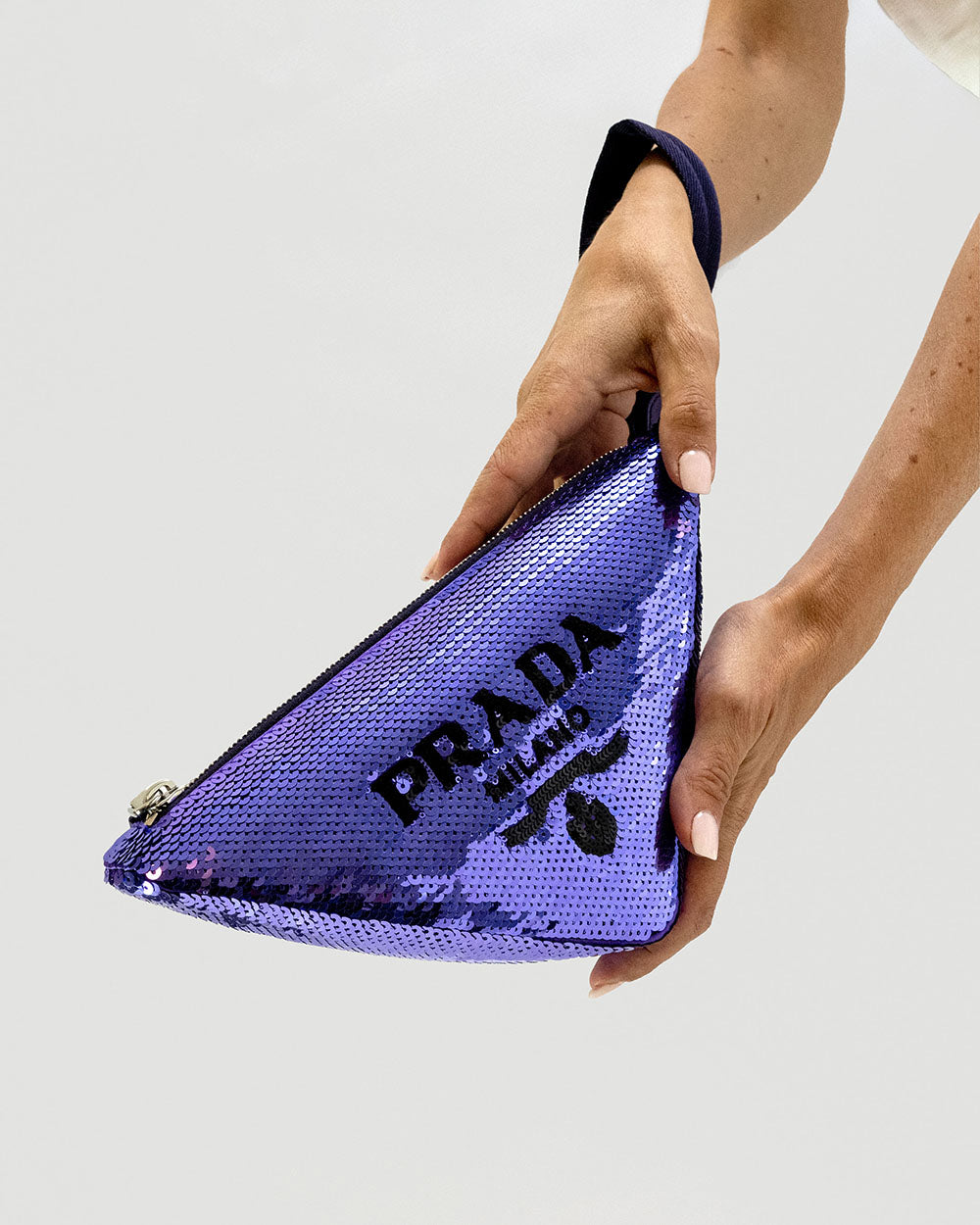 Borsa triangolo Prada con paillettes