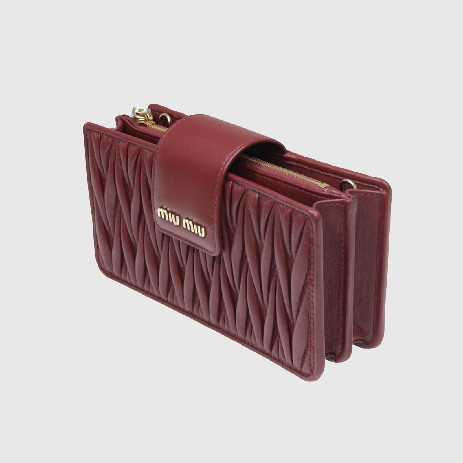 Miu Miu Borsa per cellulare in matelasse bordeaux Bordò