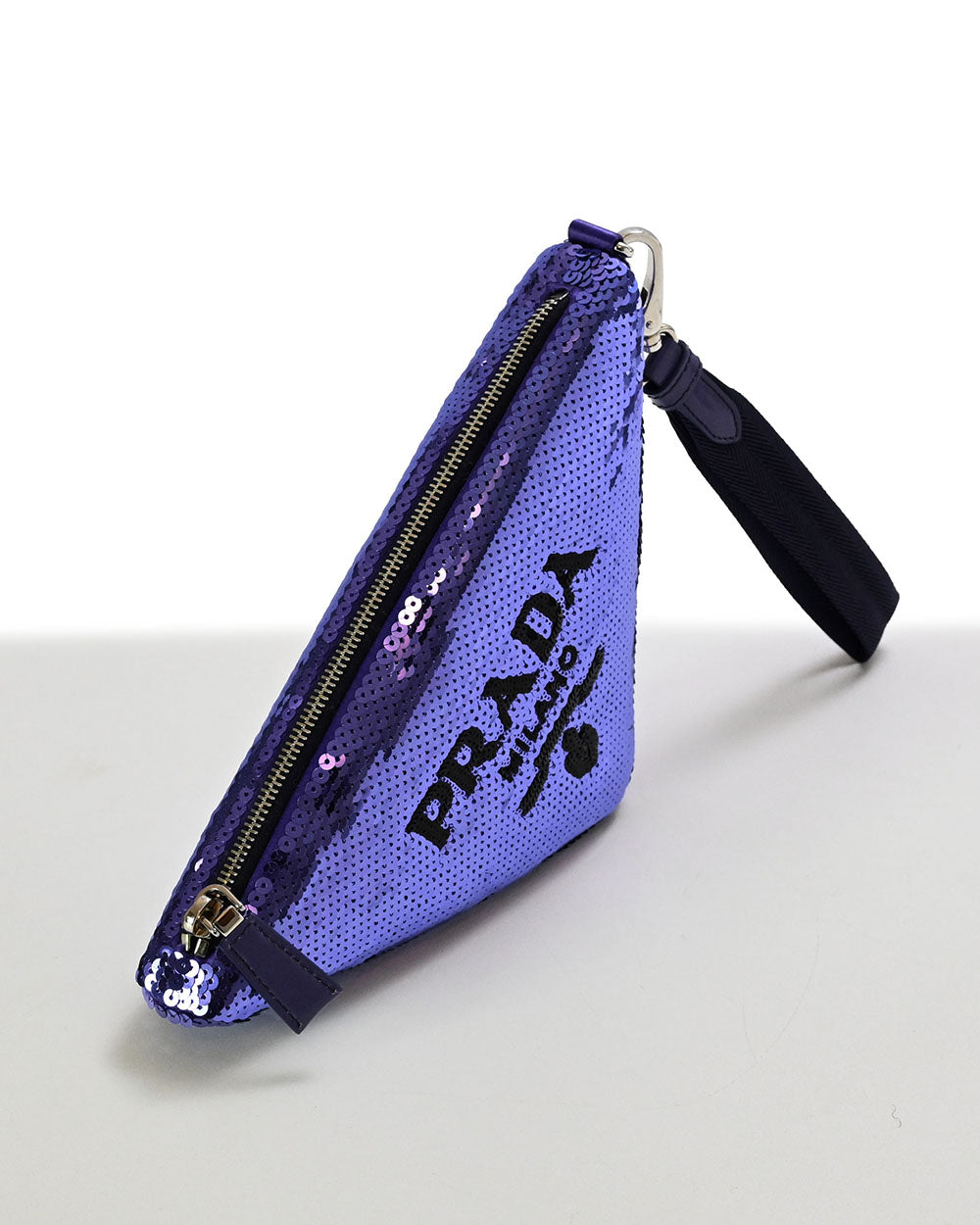 Borsa triangolo Prada con paillettes